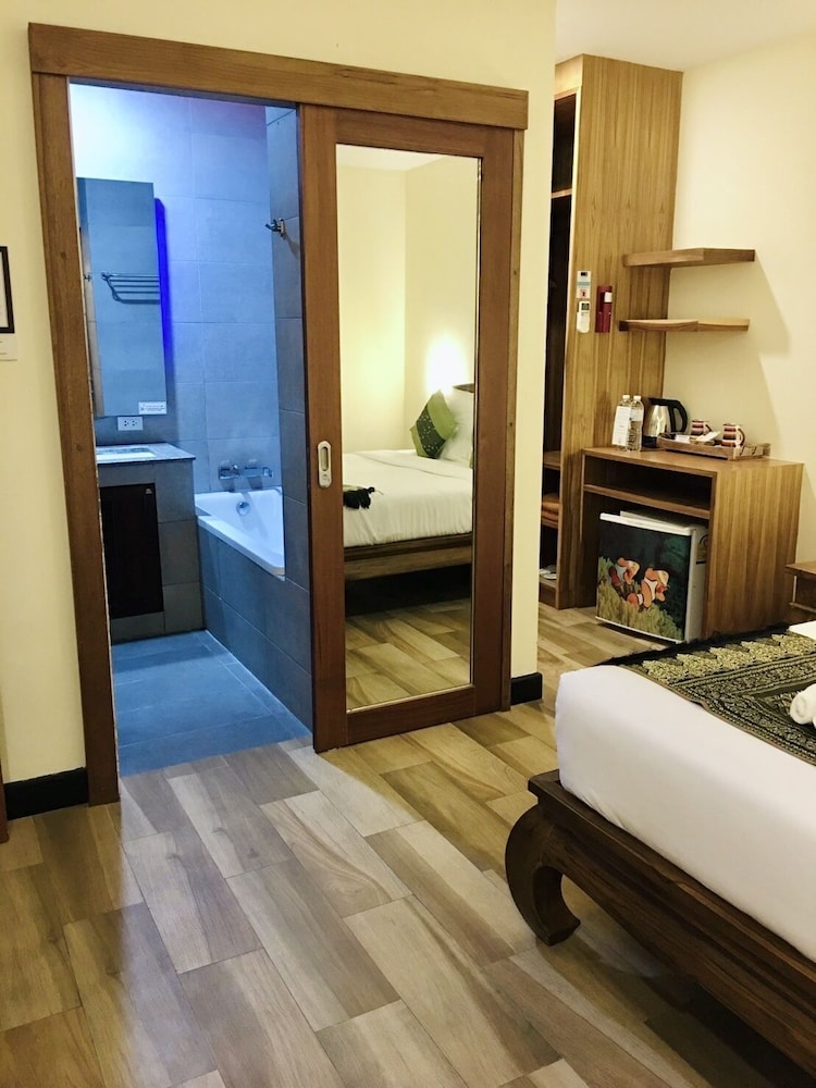 SAMUI BAYVIEW RESORT & SPA 27/66