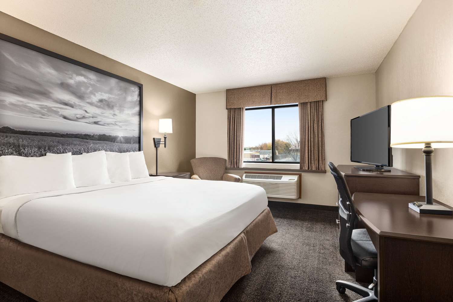 Super 8 by Wyndham Lincoln North 10/32