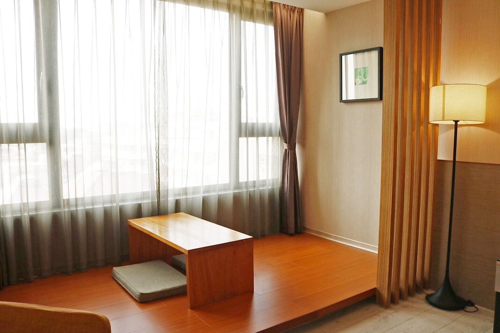 Tsun Huang Hotel 50/62
