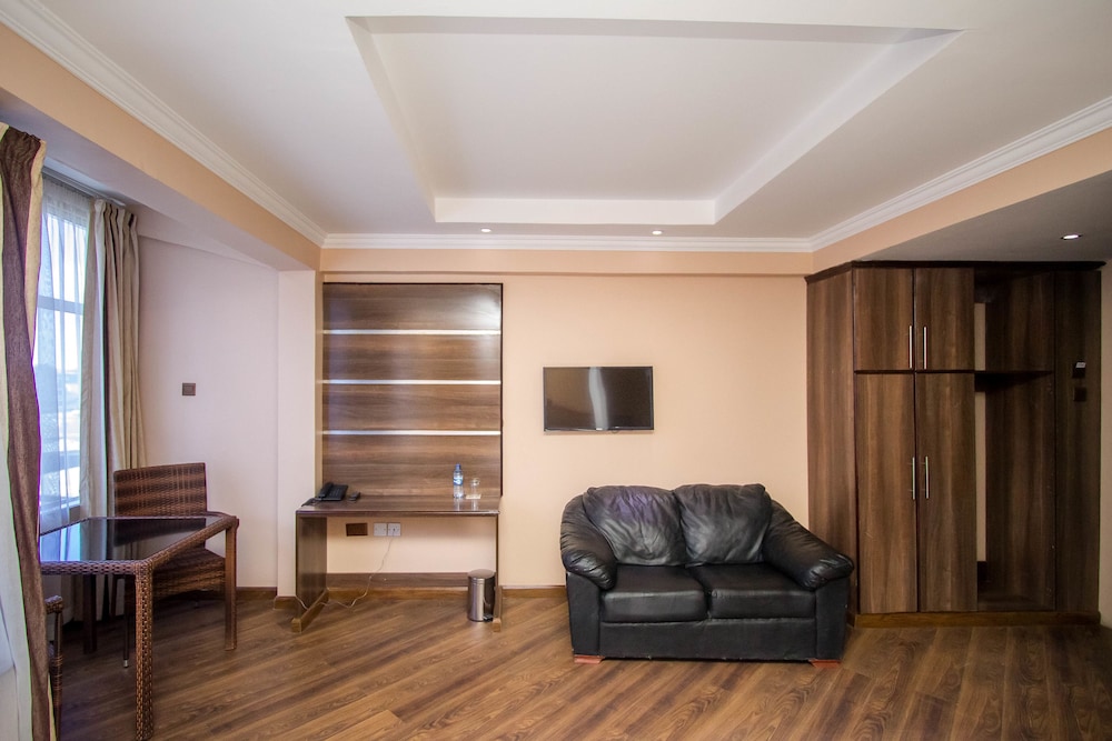 Airport Landing Hotel 25/48