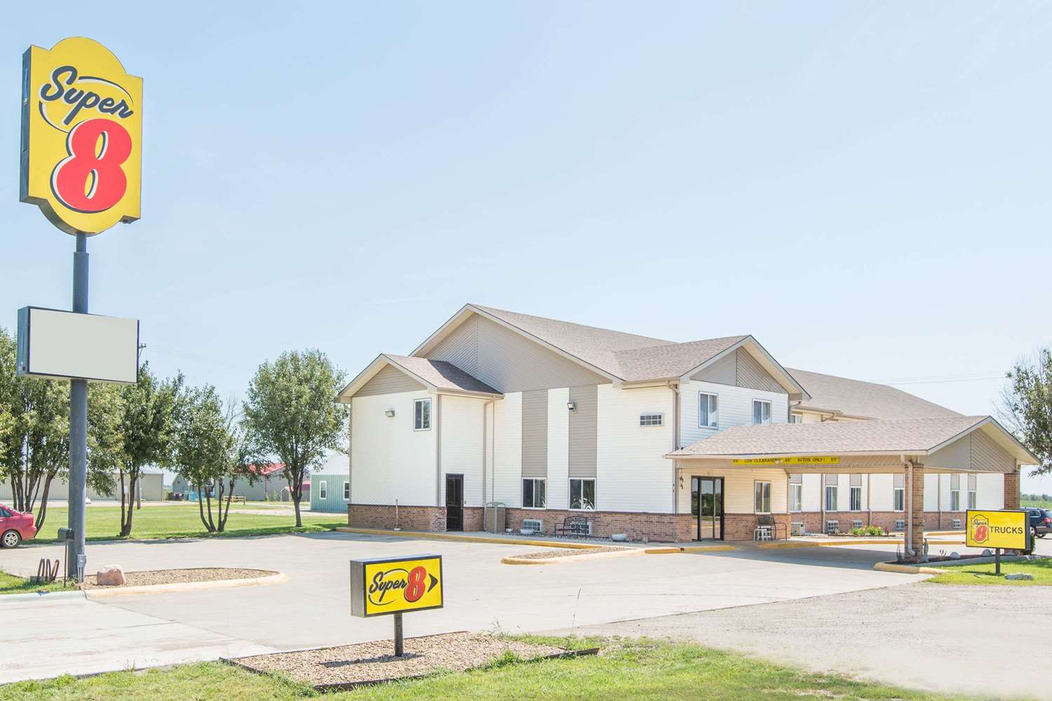 Super 8 by Wyndham Belleville, KS 1/4