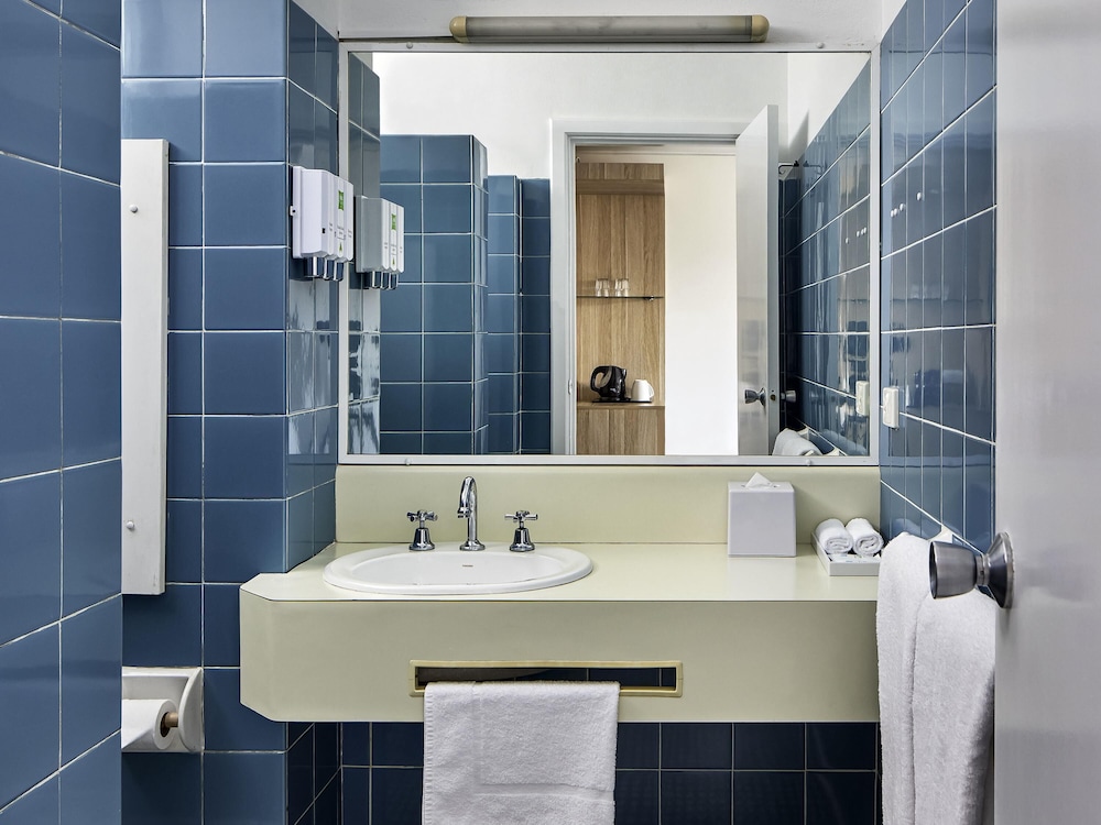 Ibis Styles Tamworth 50/51