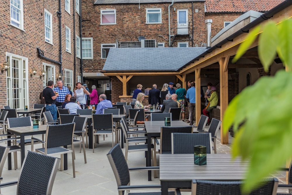 The Golden Fleece Hotel 40/50