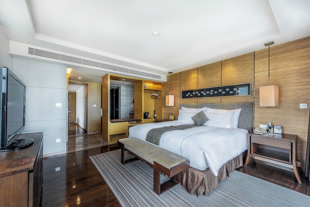 2 Bedrooms, Kingkey, Suite, 1 King and 1 Single Beds