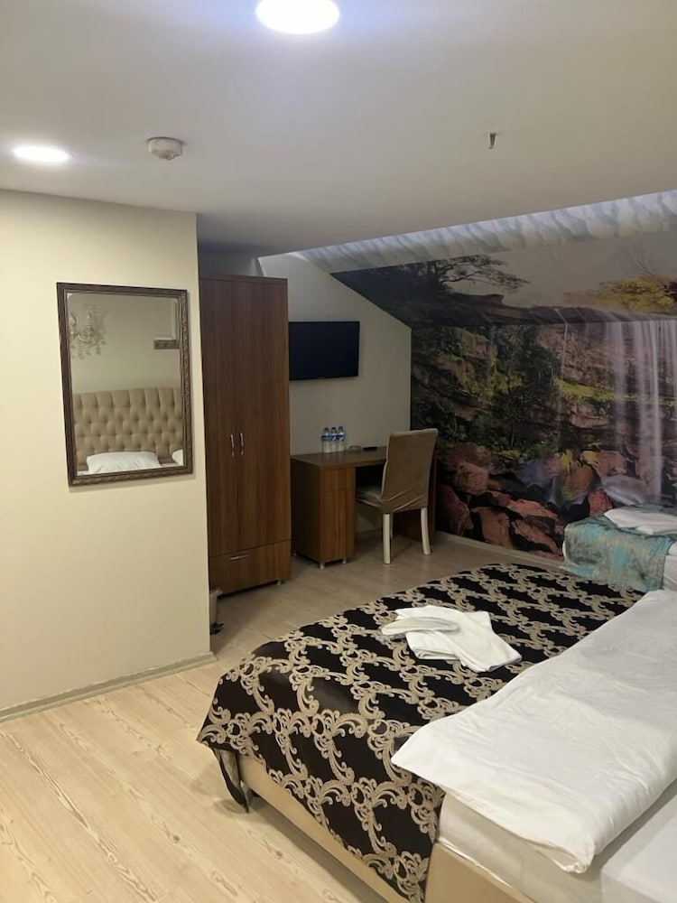 SANLI HOTEL 50/62