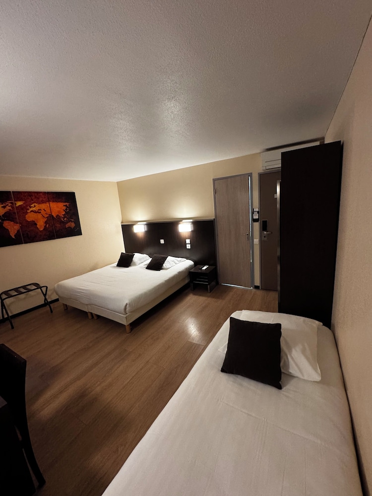 Hotel Au Petit Caporal 8/50