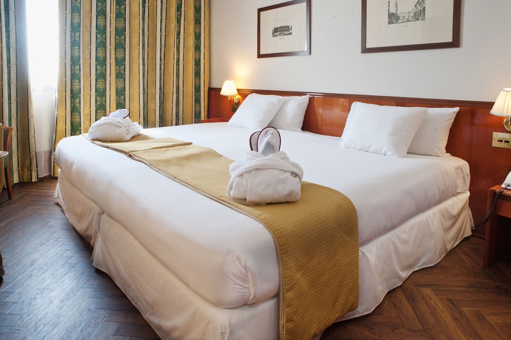 Shg Hotel Catullo 7/35