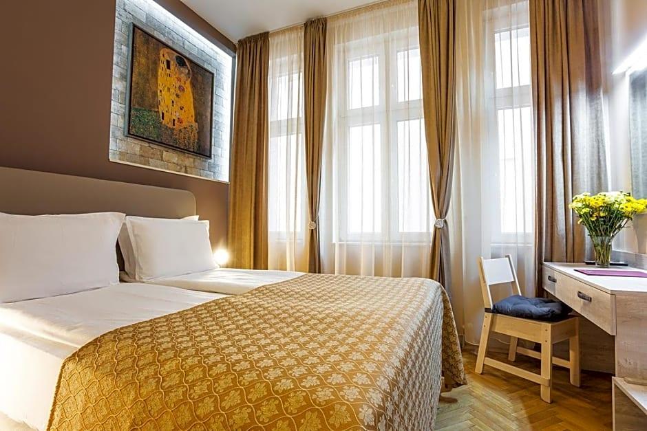 Sofia Place 8/50