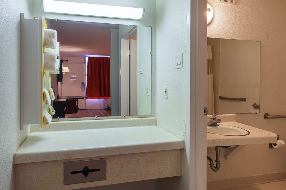 Motel6 Tifton, GA 40/42