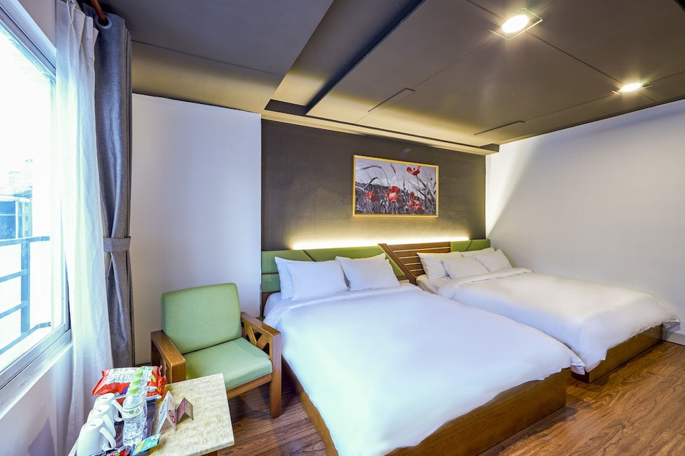 The Noble Swan Saigon 27/64