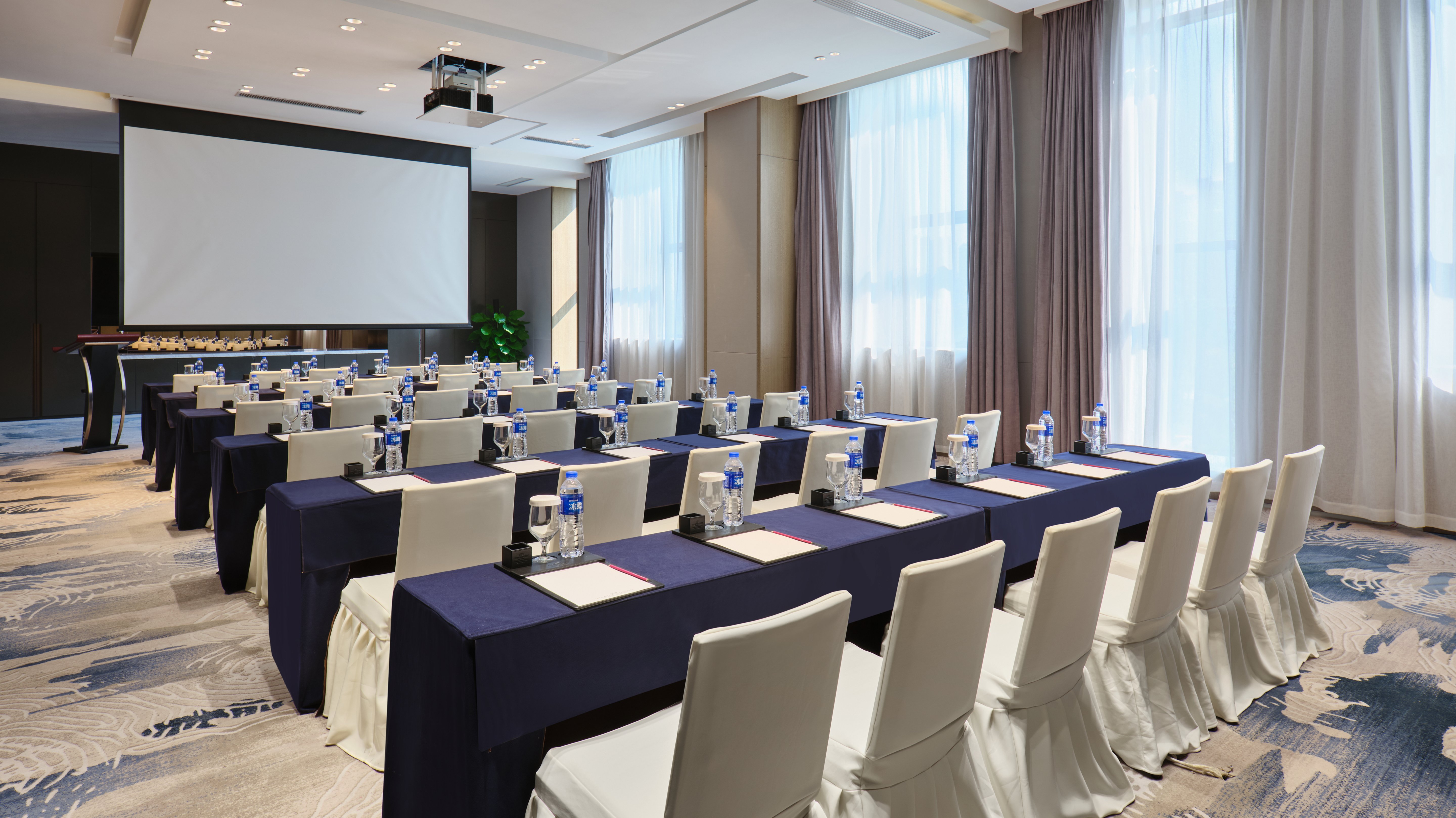 Crowne Plaza Wuhan Development Zone 69/82