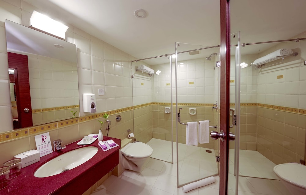 Hotel Jp Chennai Cmbt 23/47