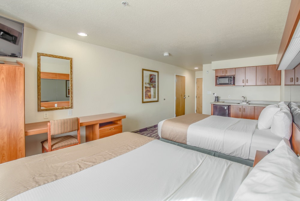 Microtel Inn & Suites by Wyndham Gulf Shores 11/64