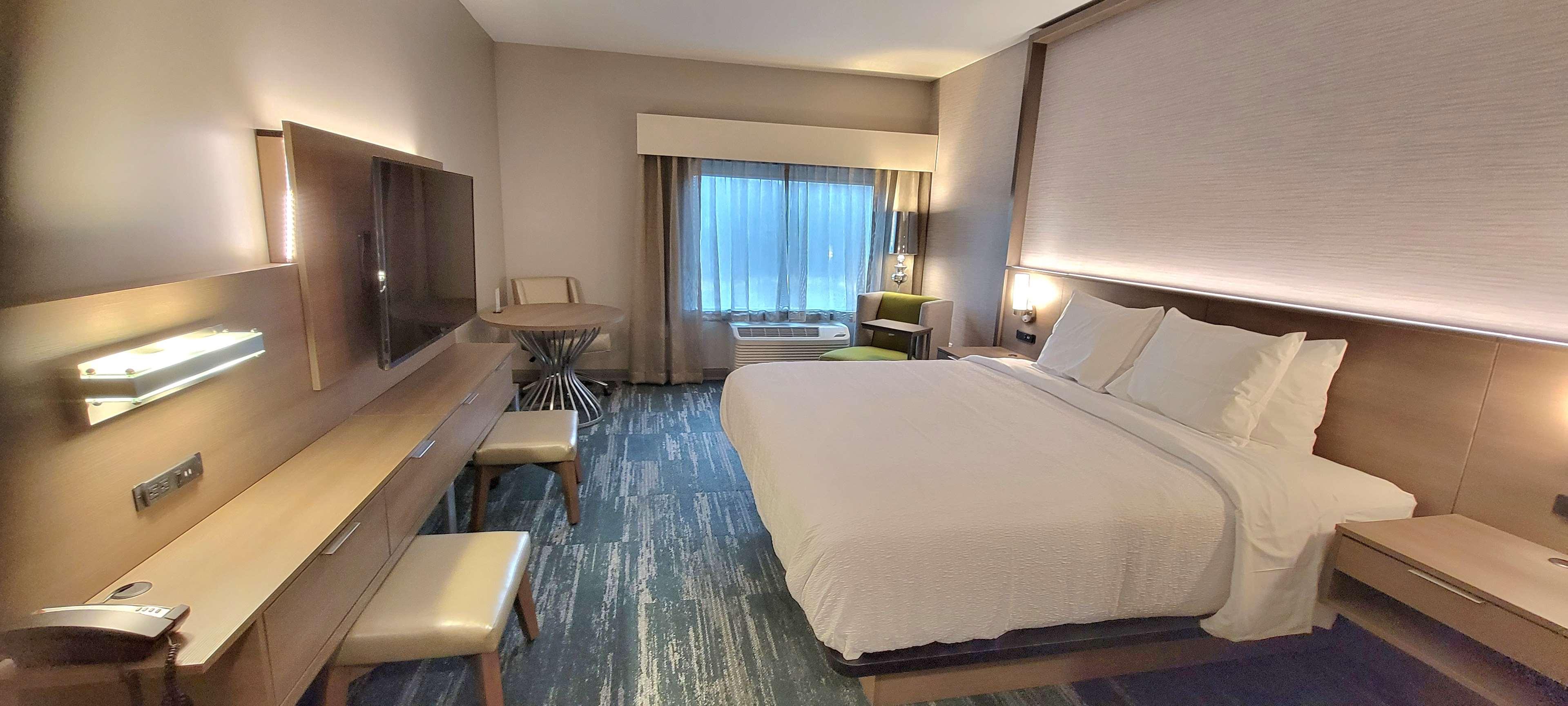 Mini, King Bed, Accessible