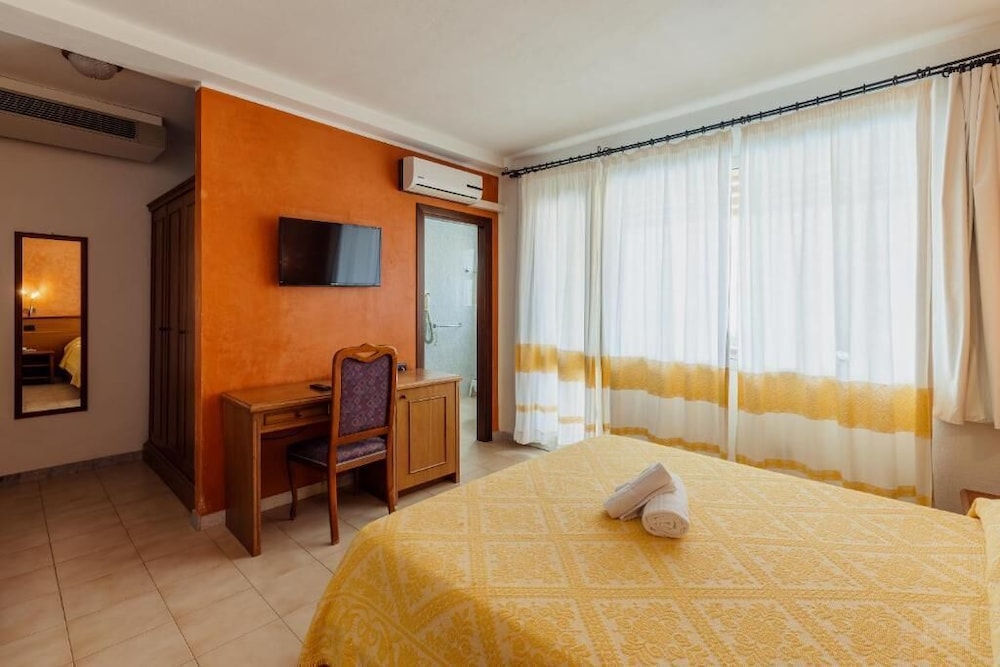 Club Malaspina Hotel and Resort 16/54