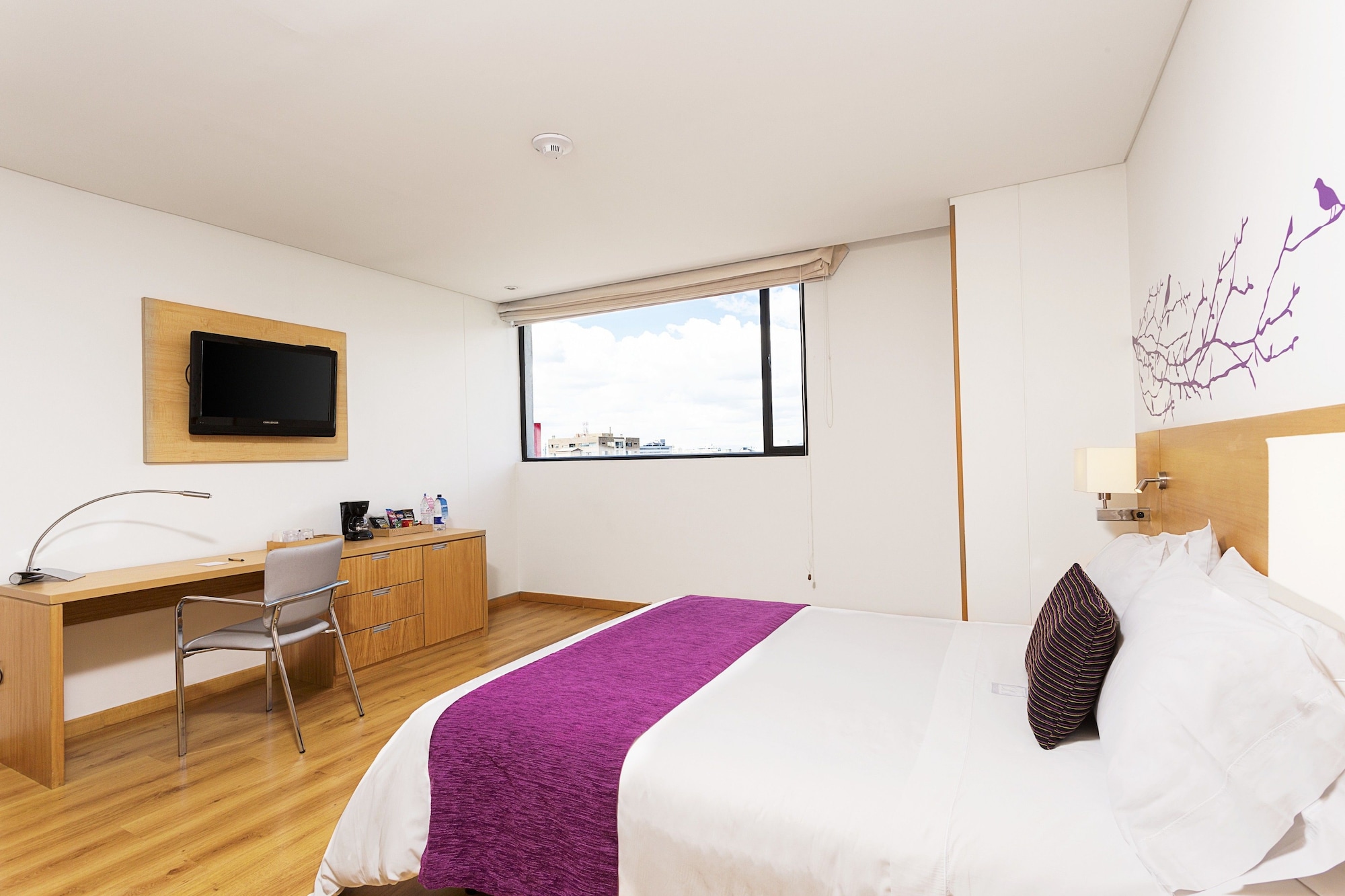 ROOM, DOUBLE BED