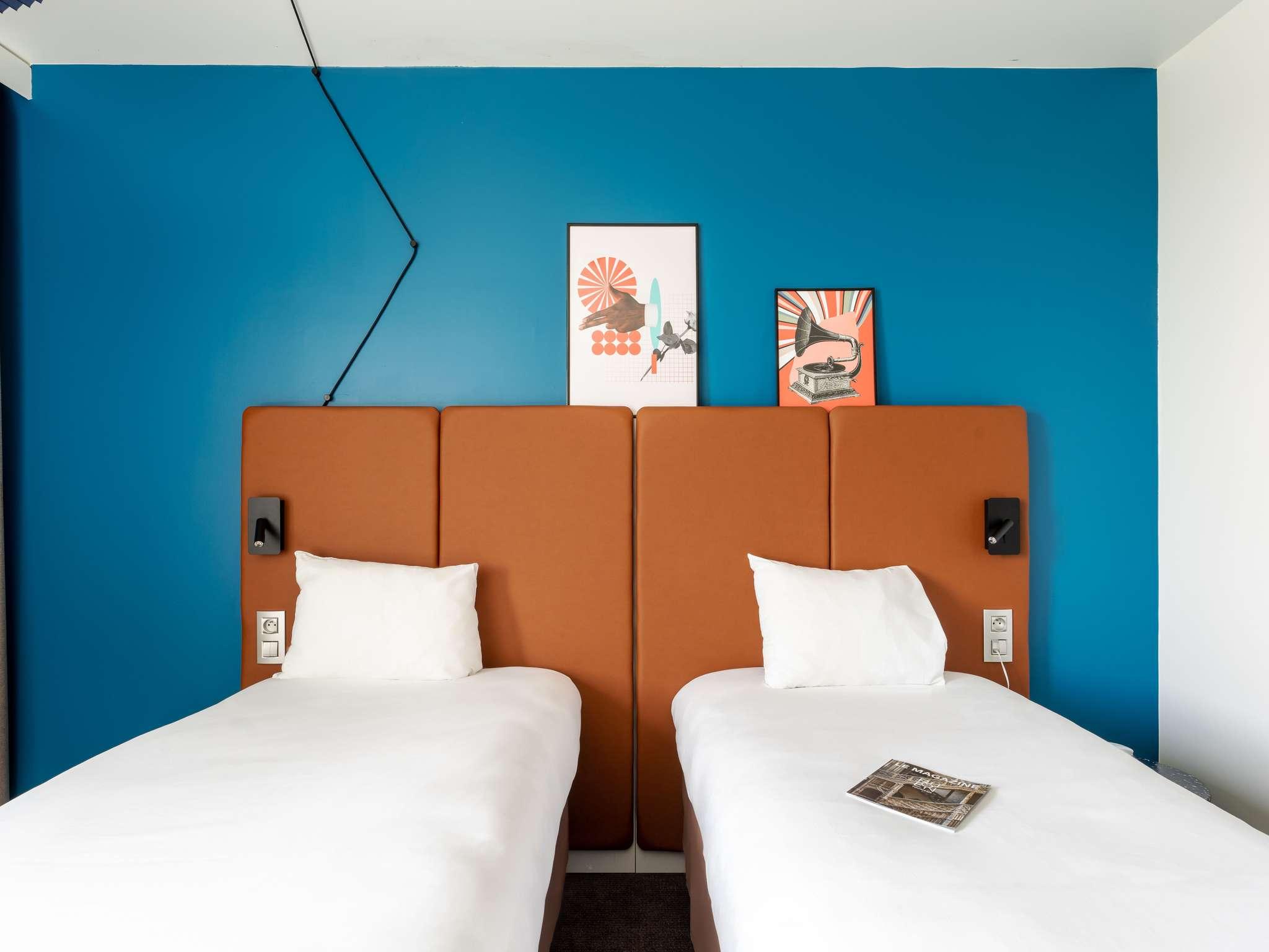 STANDARD, TWIN BEDS, ACCESSIBLE