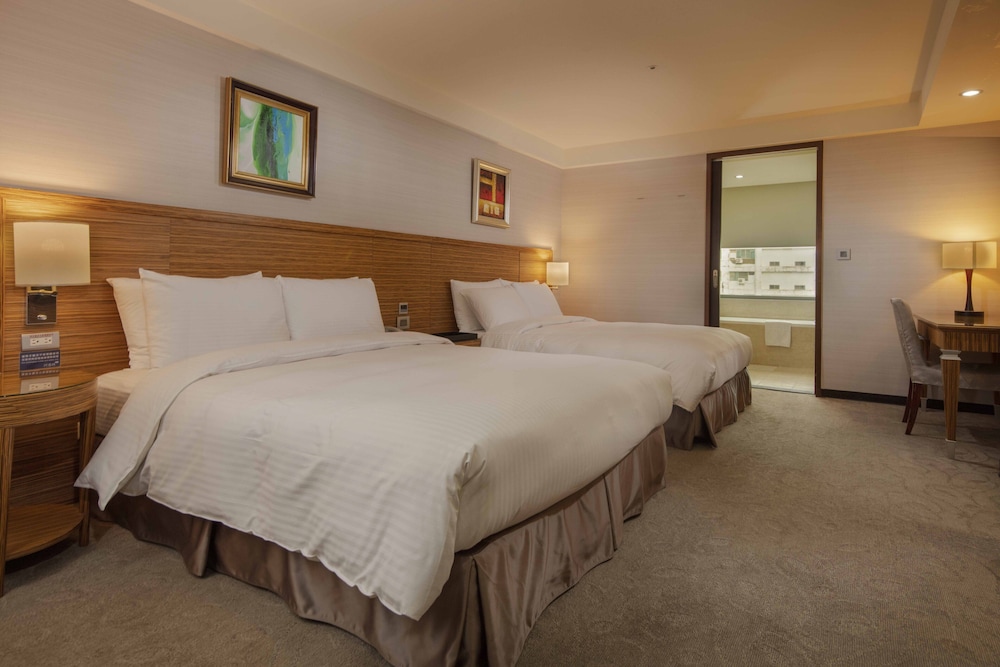 غرفة قياسية رباعية بسريرين كوين بحوض استحمام، Arsma Hotel 4/10