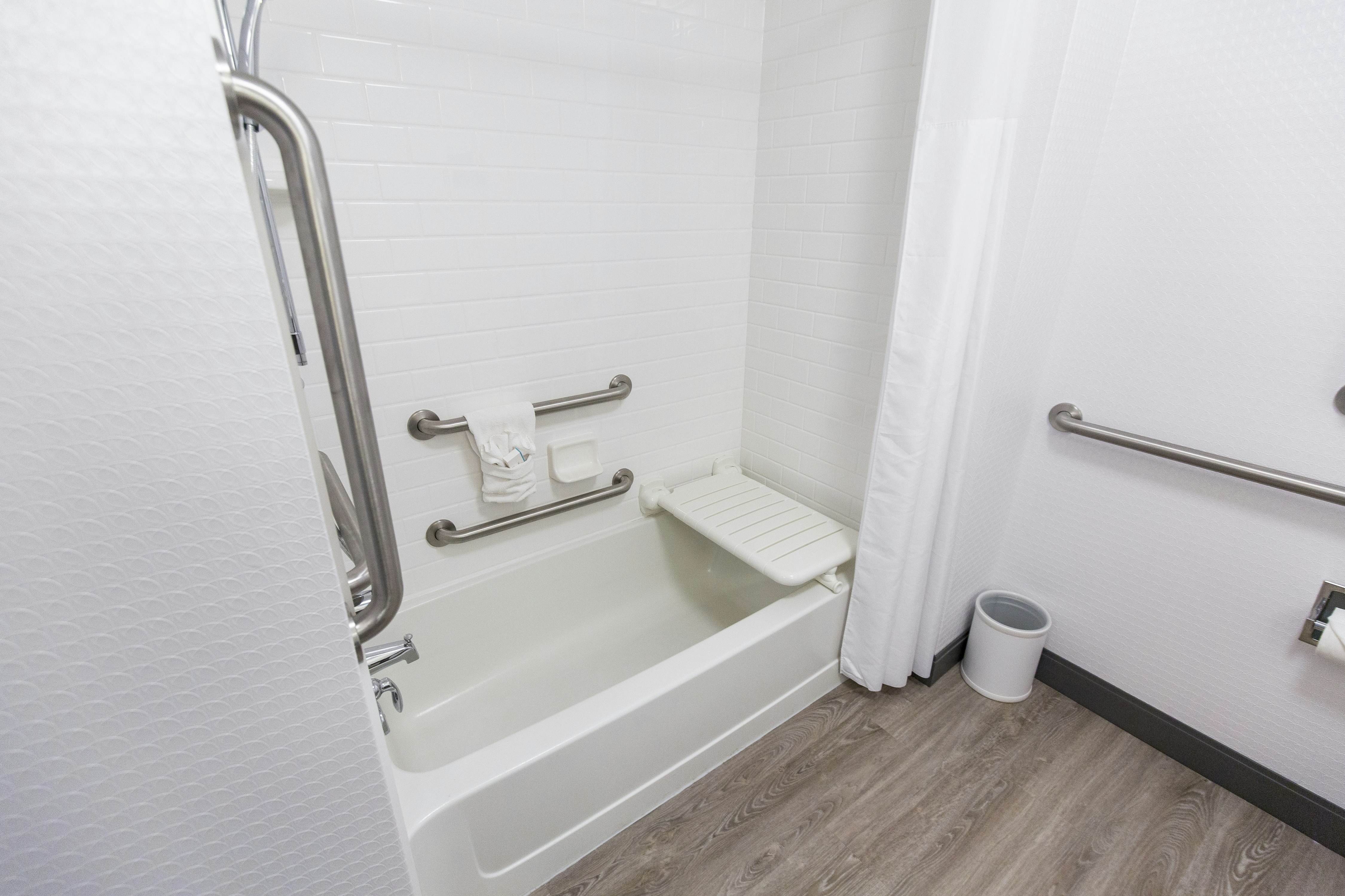 Hampton Inn Bismarck 78/78