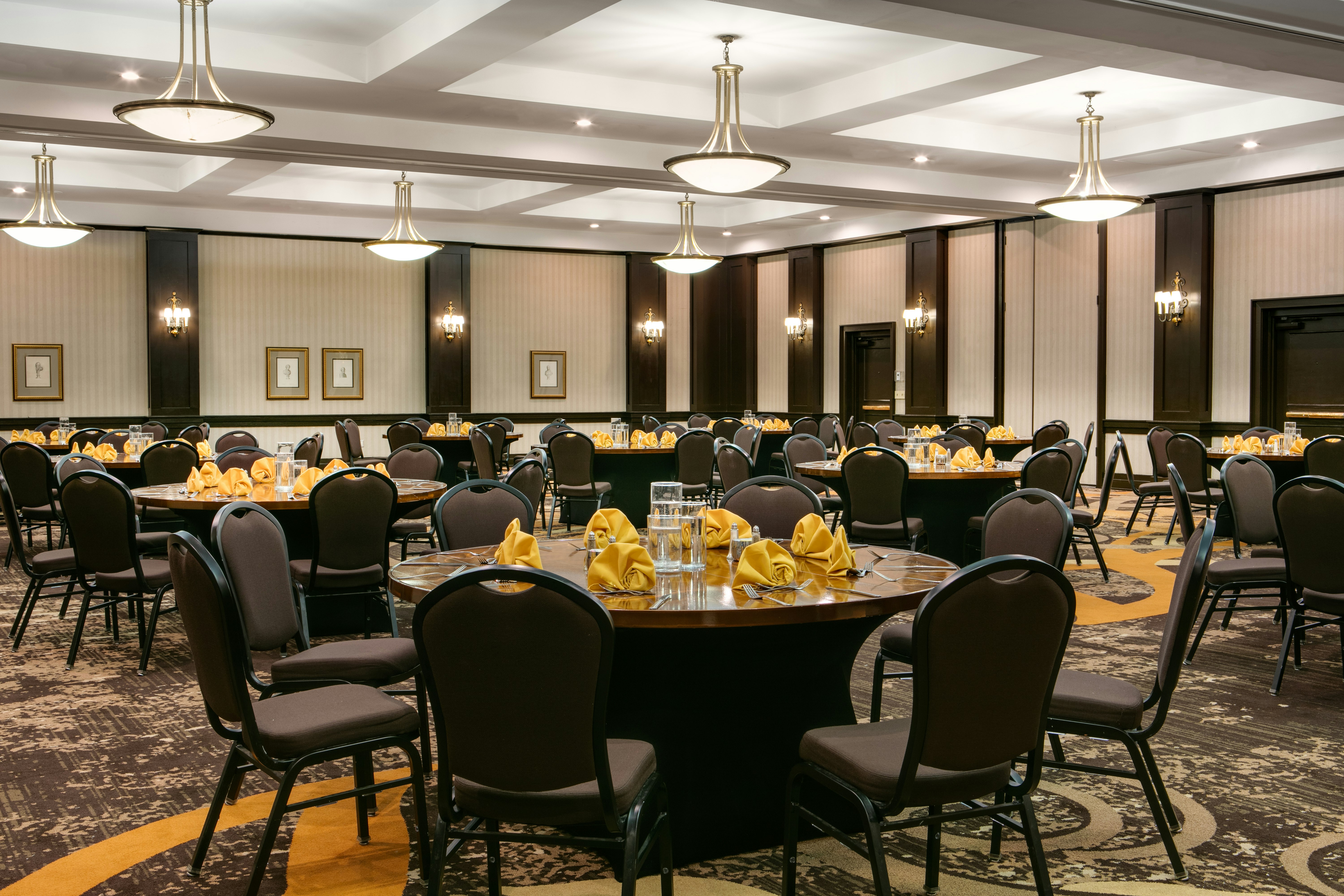 Doubletree By Hilton Dallas Market Center 15/17