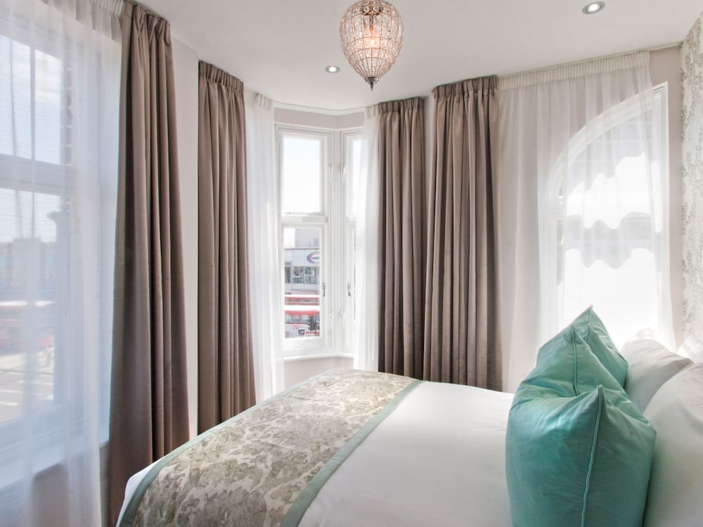 W12 ROOMS 7/58