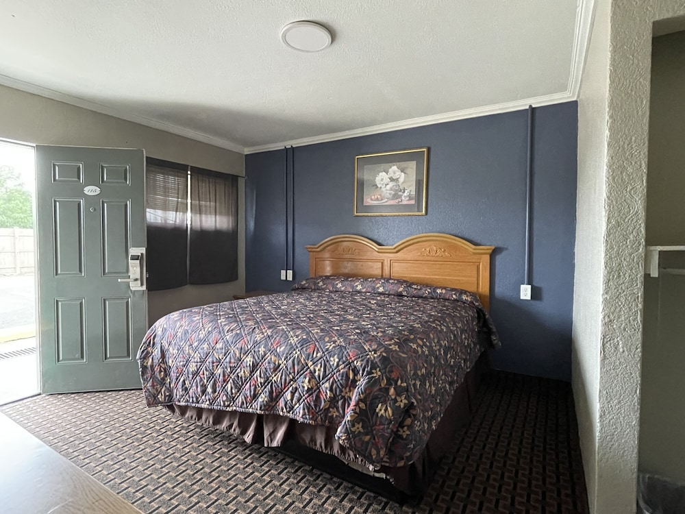 Economy Inn Gonzales 7/29