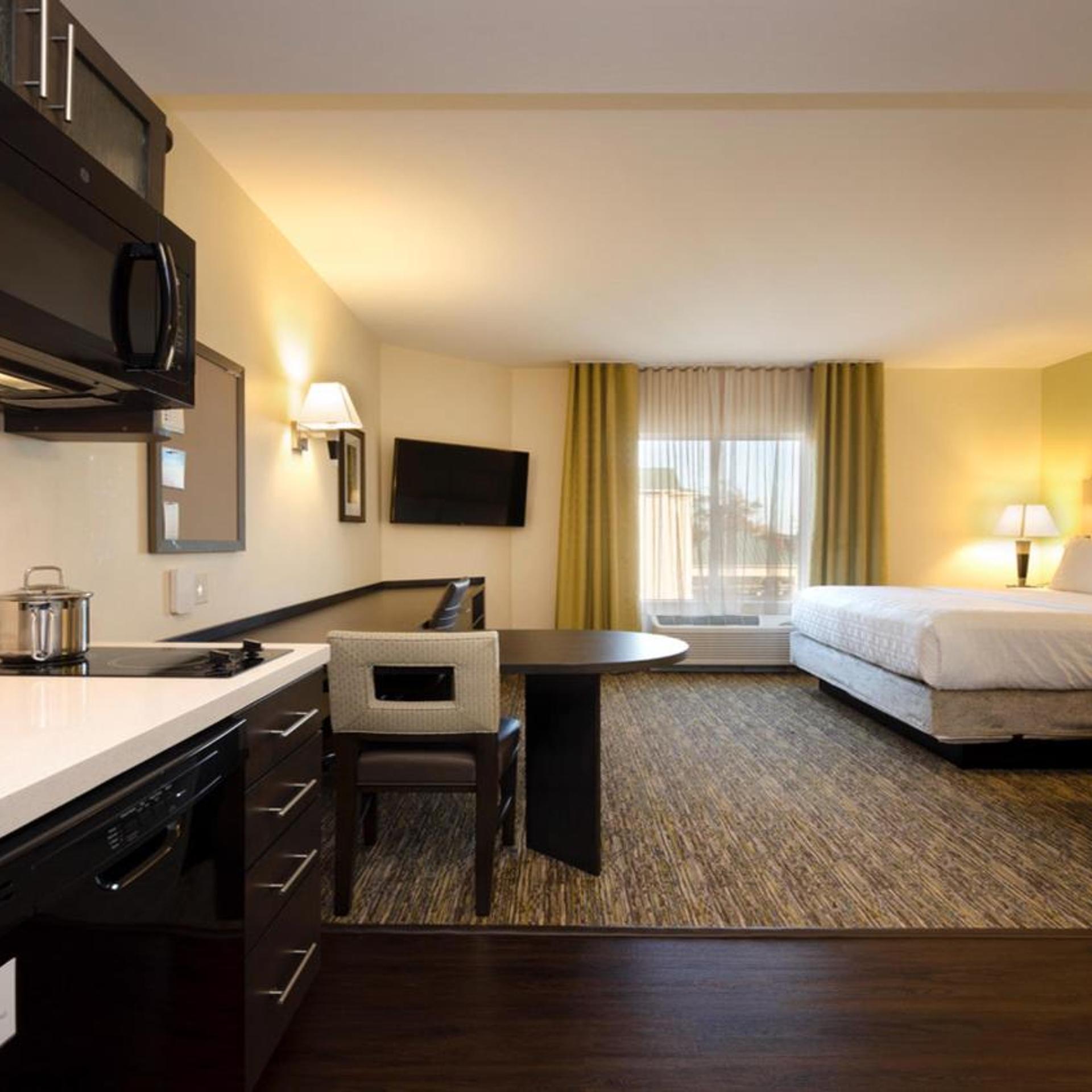 Studio, King Bed, CANDLEWOOD SUITES DUMFRIES - QUANTICO 6/10