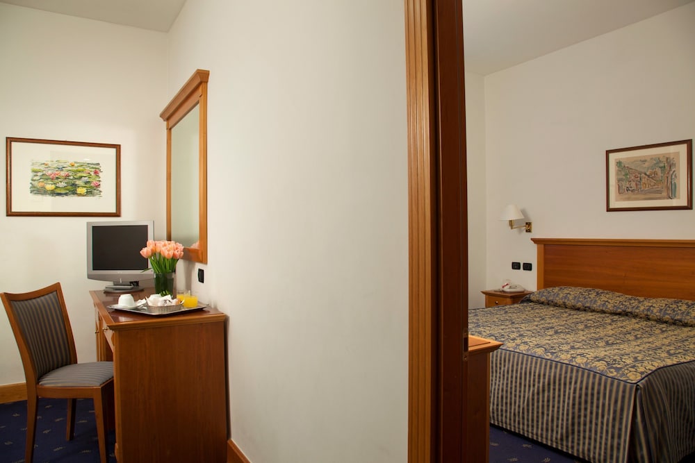 Hotel Diplomatic 76/82