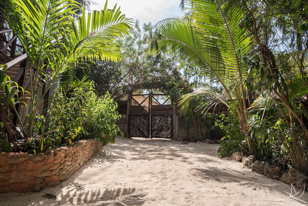 Casa Umoja Guesthouse 40/50