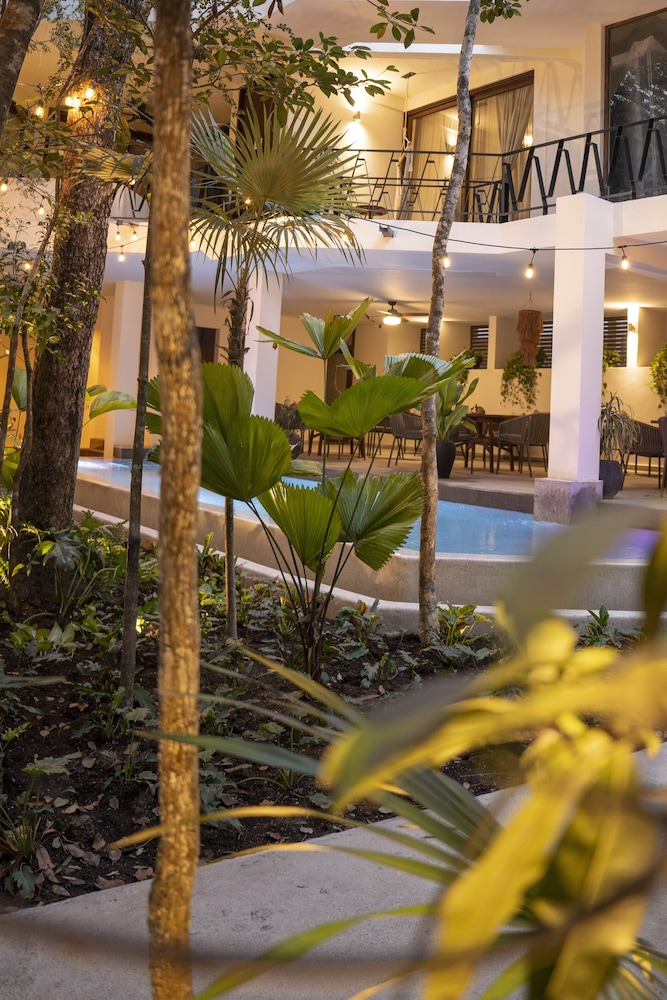 Kuyen Boutique Hotel 46/50