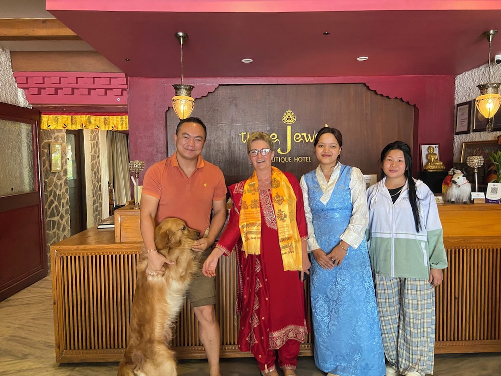 Three Jewels Boutique Hotel 11/74