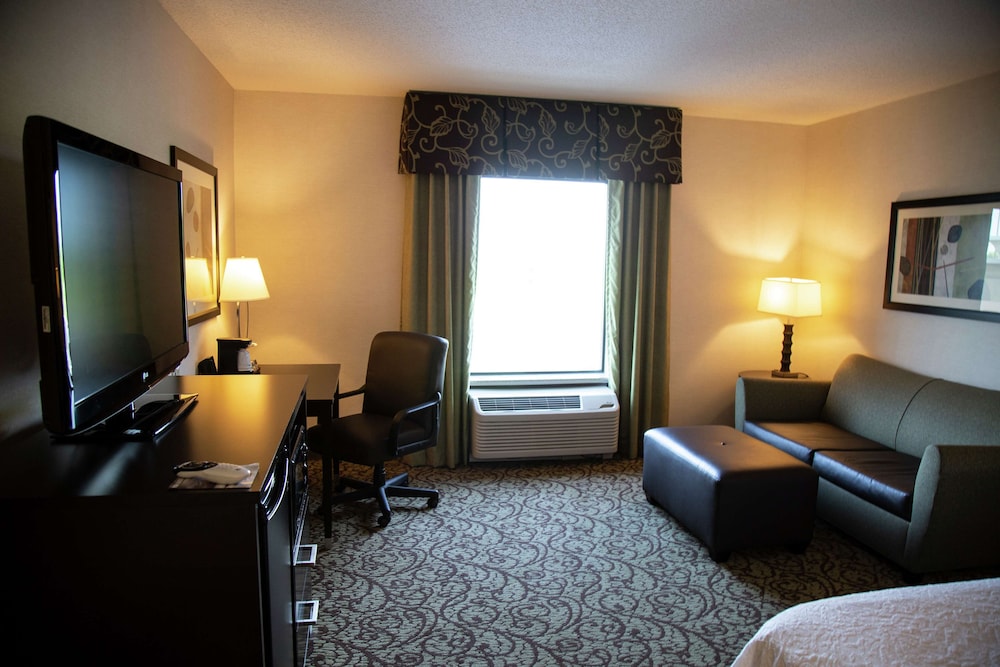 Hampton Inn and Suites Sharon 33/62