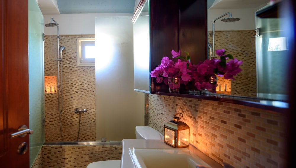 Suite Home Santorini 73/75