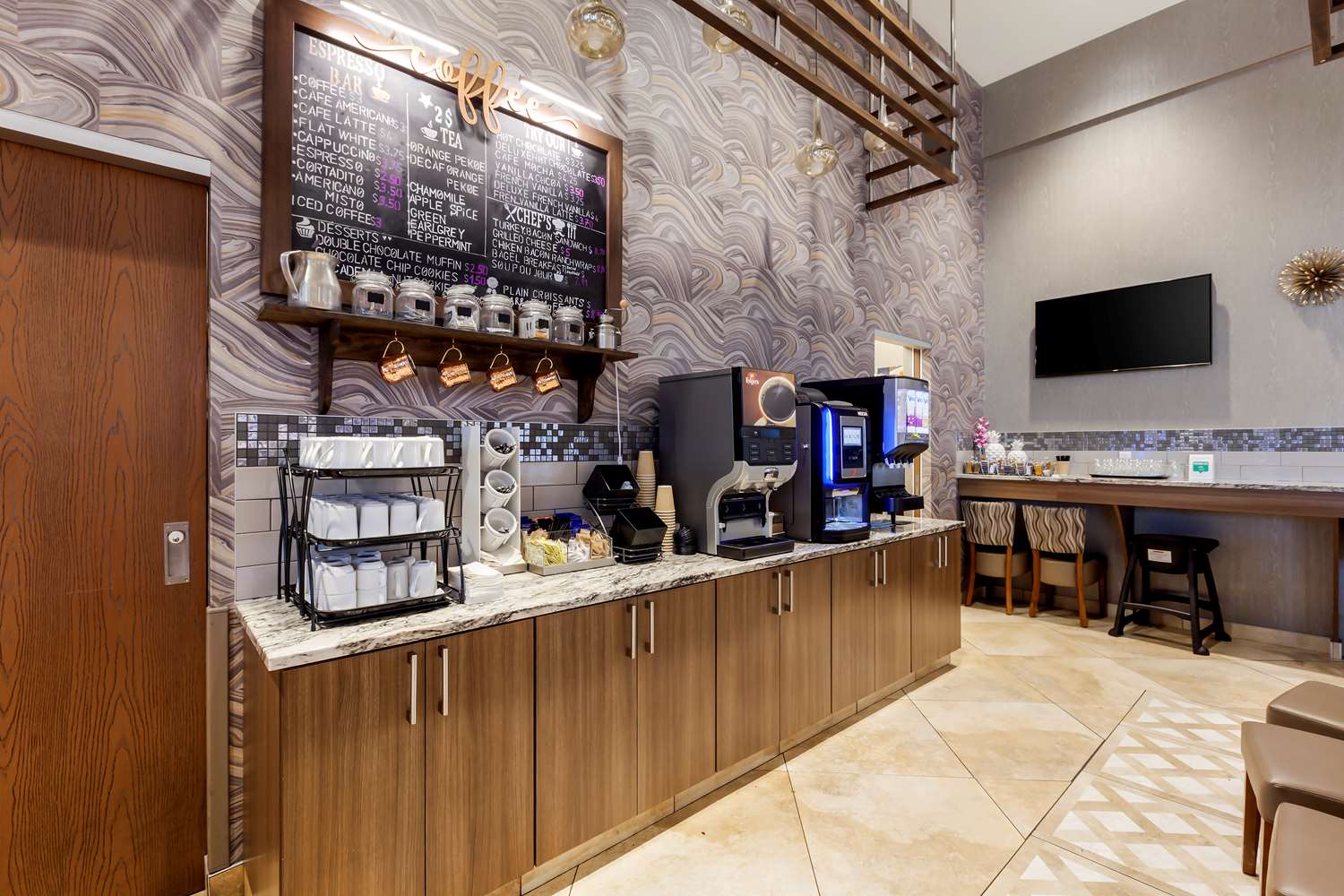 Best Western Plus St. John s Airport Hotel and Suites 32/36