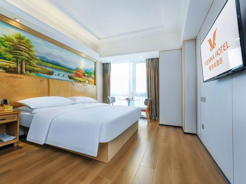Superior, King and Queen Bed