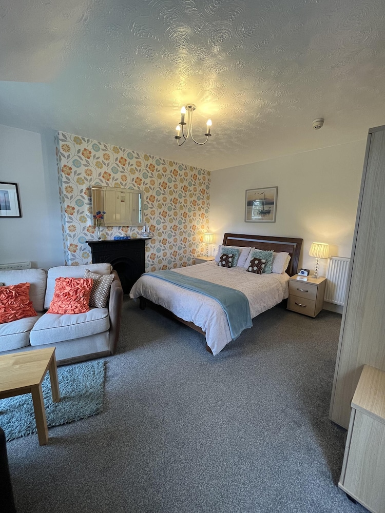 Bryn Derwen Guest House 20/60