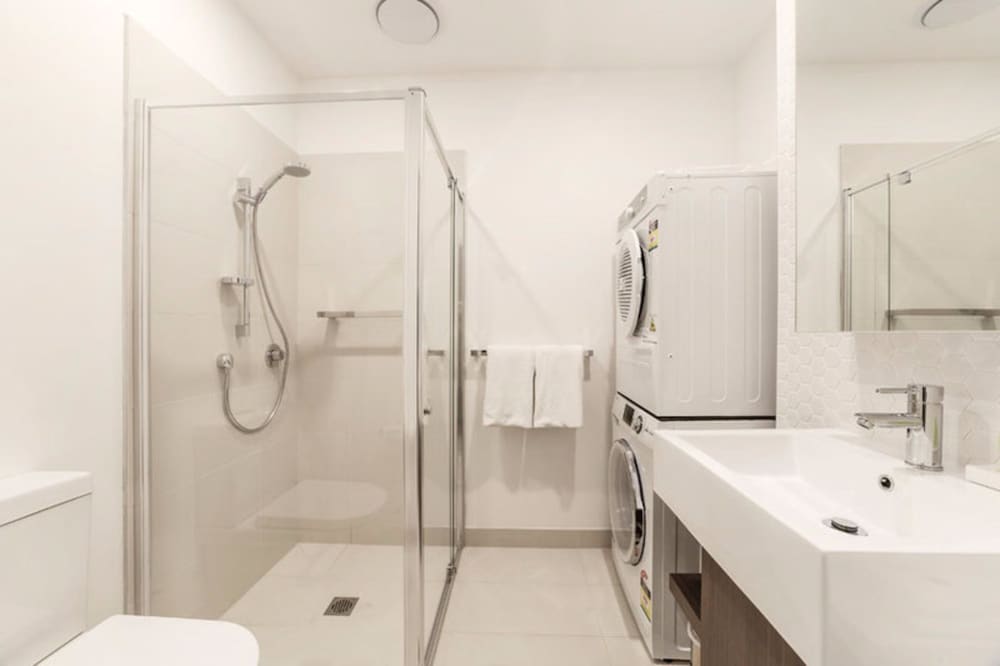 Whitehorse Apartment Hotel 44/47