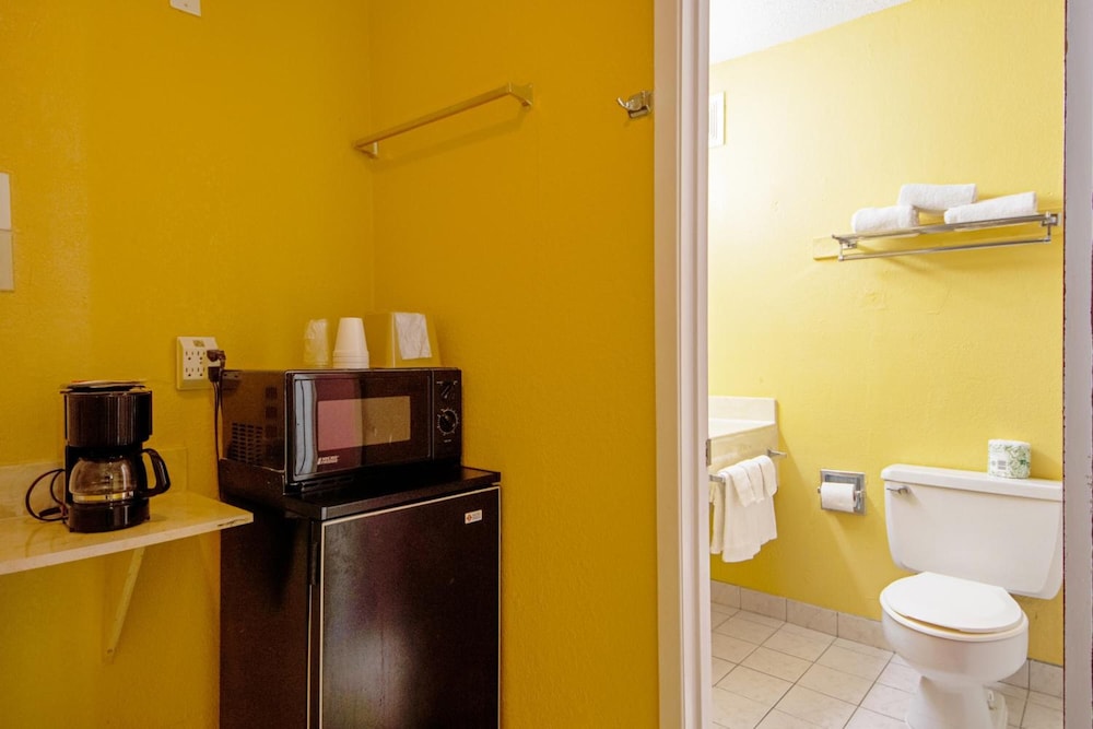 Economy Inn Suites 39/44