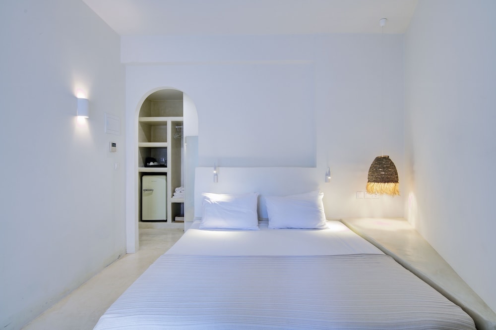 Petite, King Bed