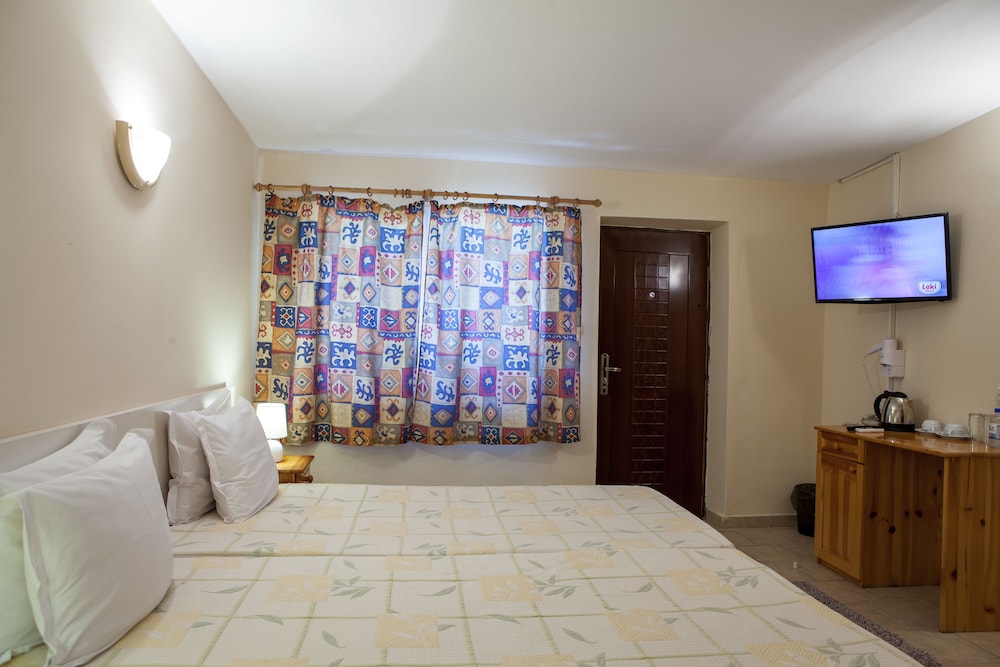 Lotus Hotel 24/63