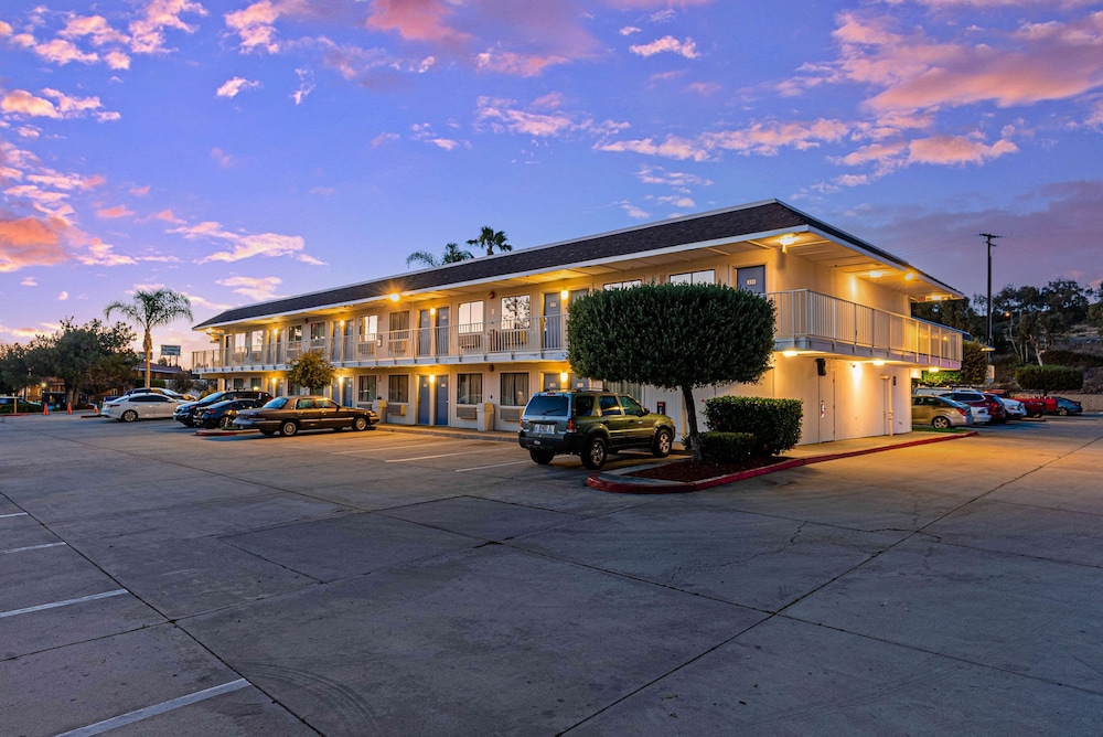 Motel6 Temecula, CA - Historic Old Town 54/62
