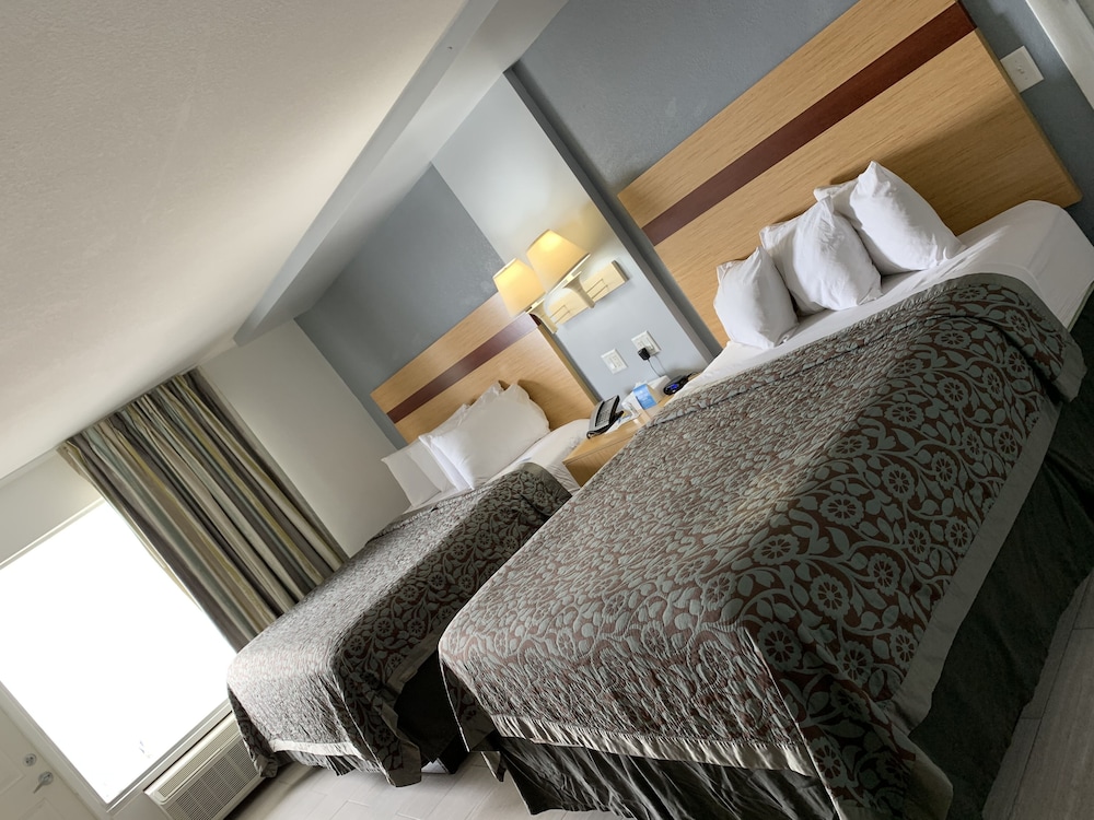 Arya Blu Inn and Suites (Ex Days Inn Ormond Beach Mainsail Oceanfront) 14/43
