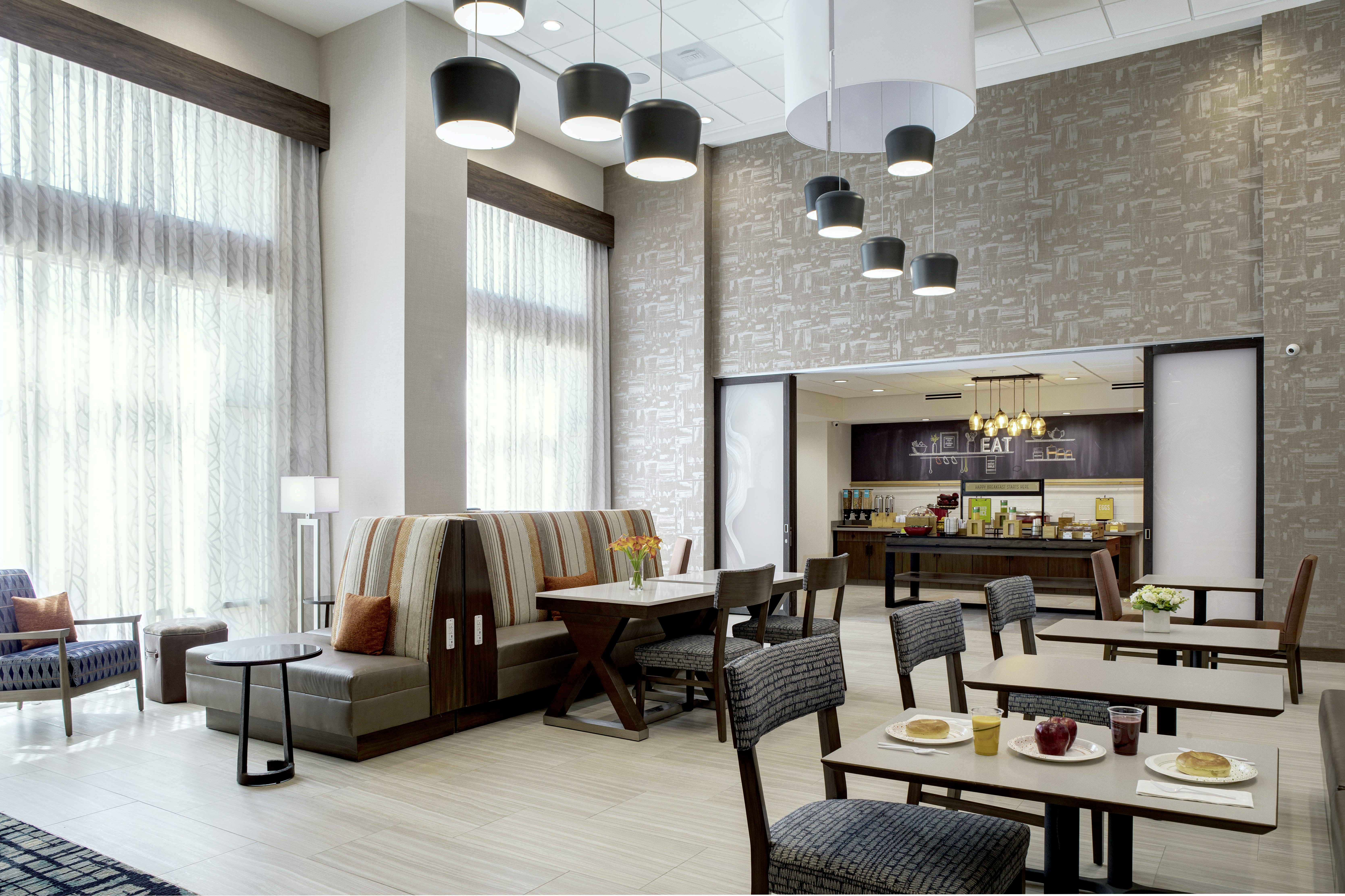 Hampton Inn and Suites Indio, CA 35/43