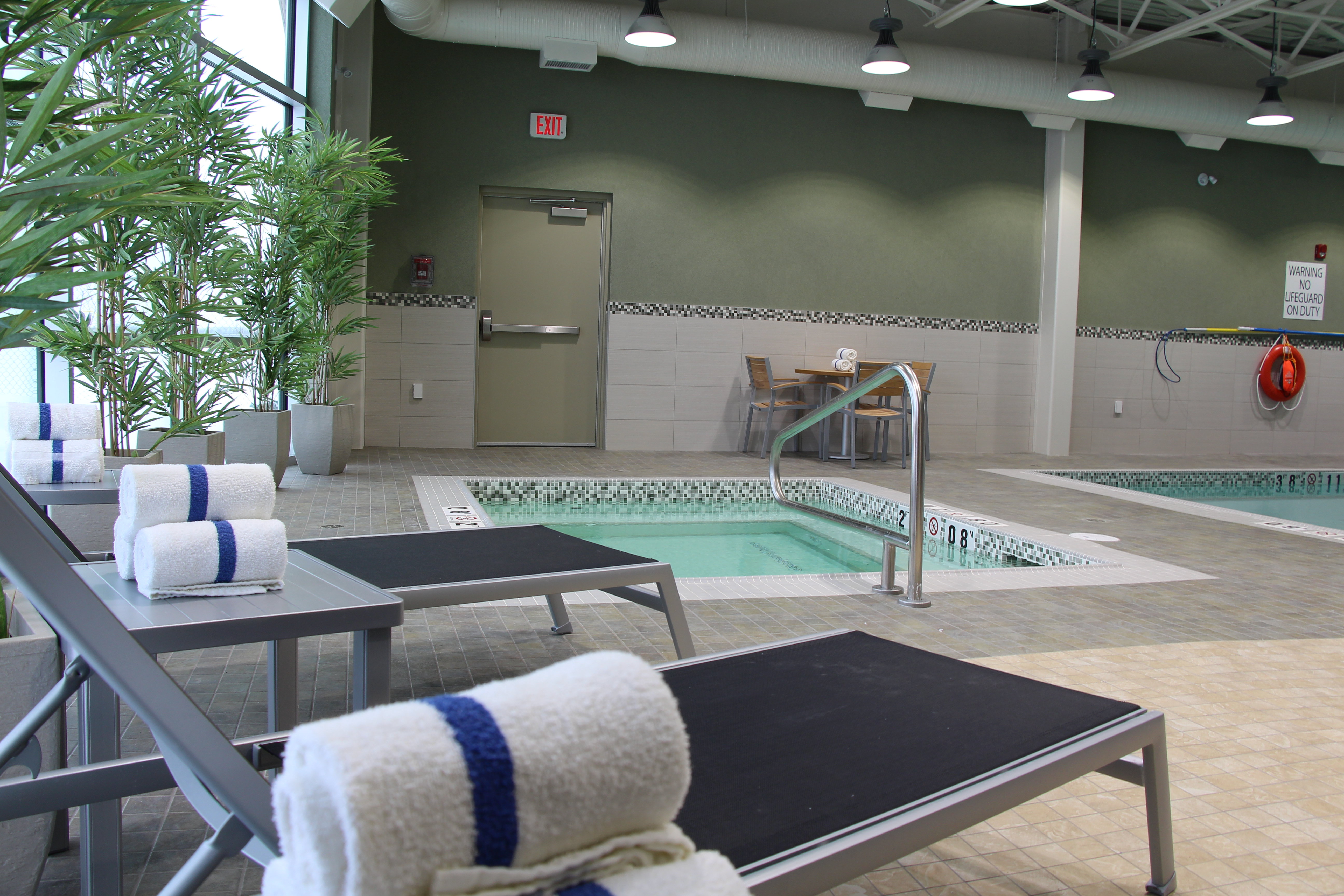 Holiday Inn Express Suites Cold Lake 38/73