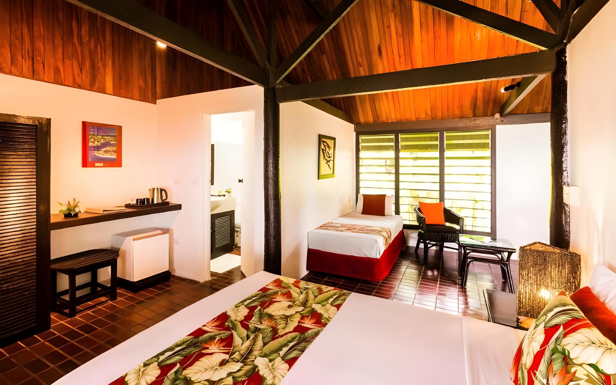Beachfront Bure Plunge Pool