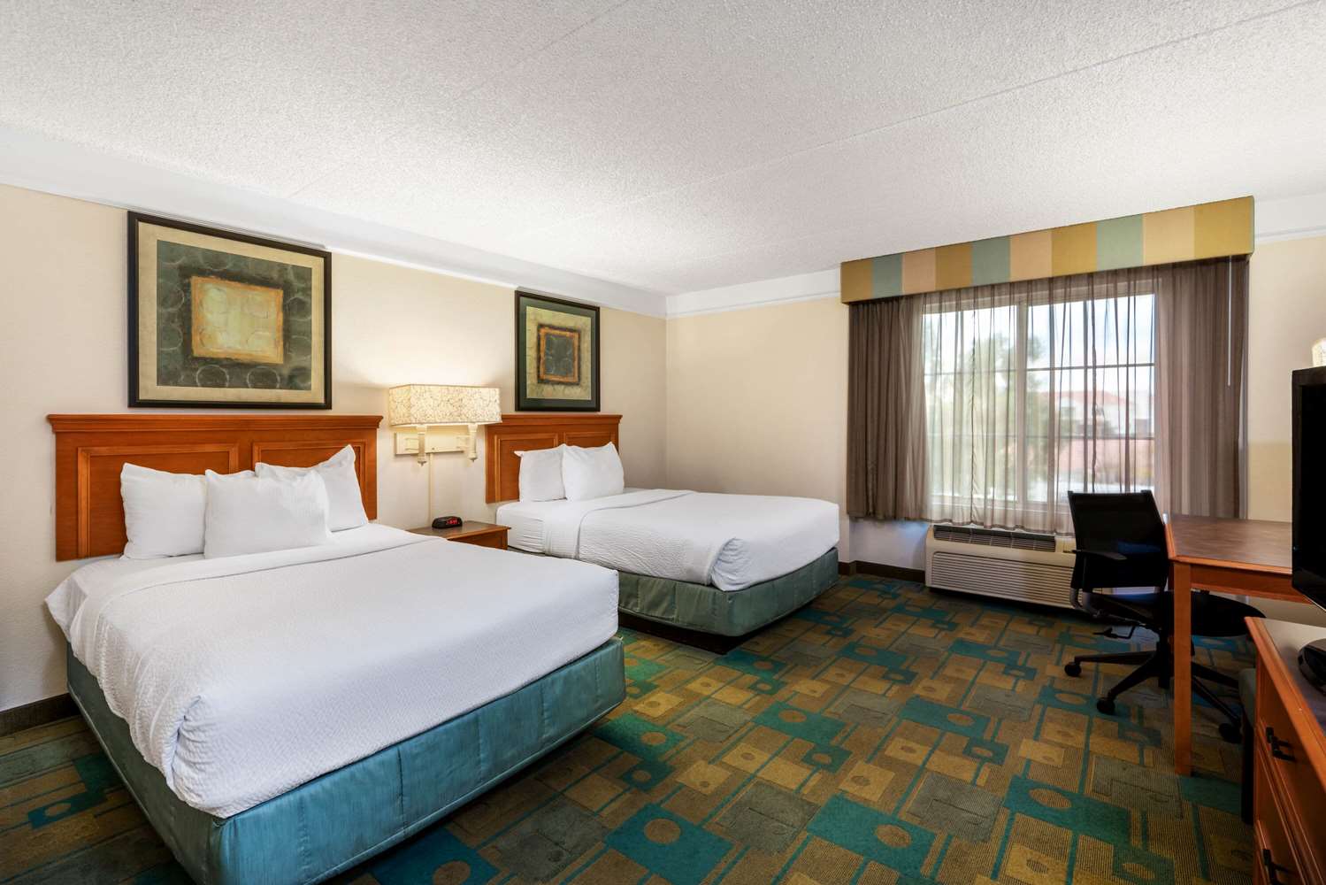 La Quinta Inn & Suites by Wyndham Phoenix West Peoria 4/24