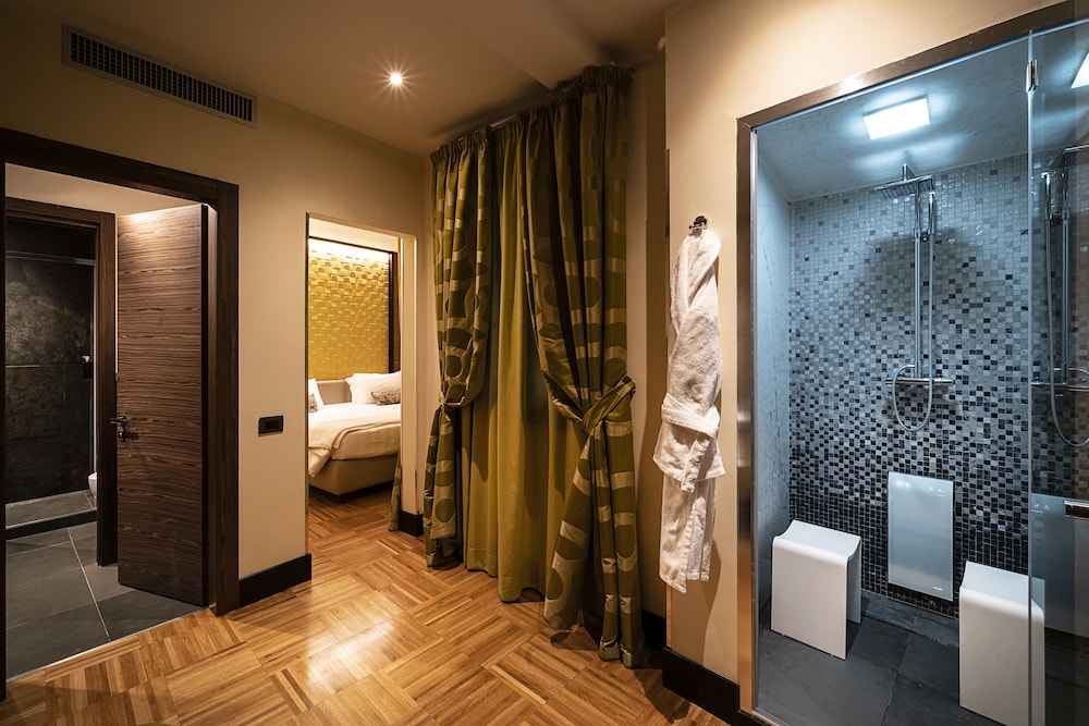 Solo Experience Hotel 74/74