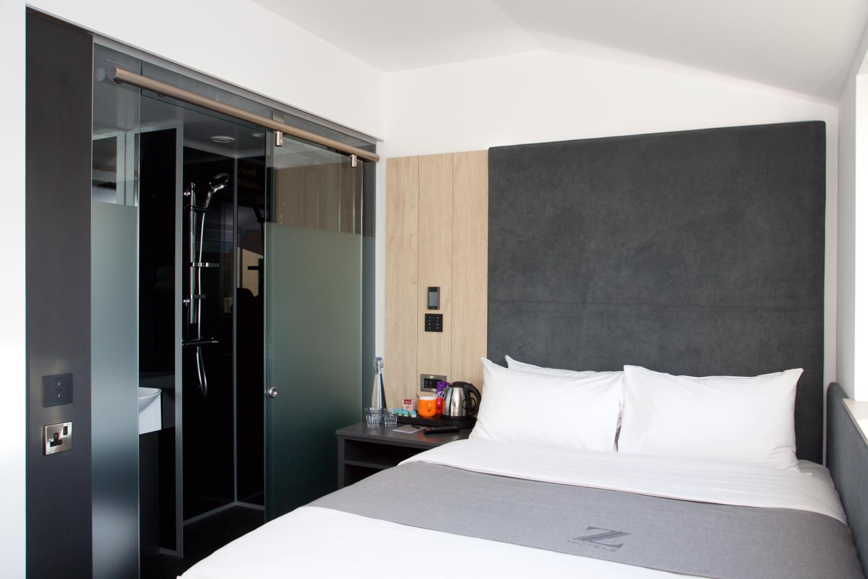 Standard, Queen Bed, No Window