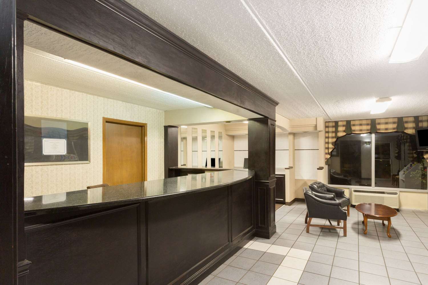 Super 8 By Wyndham Kingsport /I-81 9/28