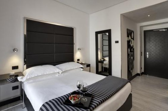 LHP Hotel Napoleon 20/64